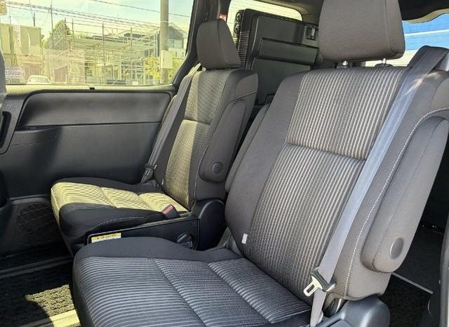 
								TOYOTA VOXY HYBRID ZS KIRAMEKI II full									