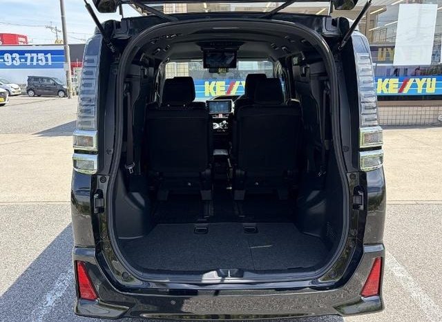 
								TOYOTA VOXY HYBRID ZS KIRAMEKI II full									