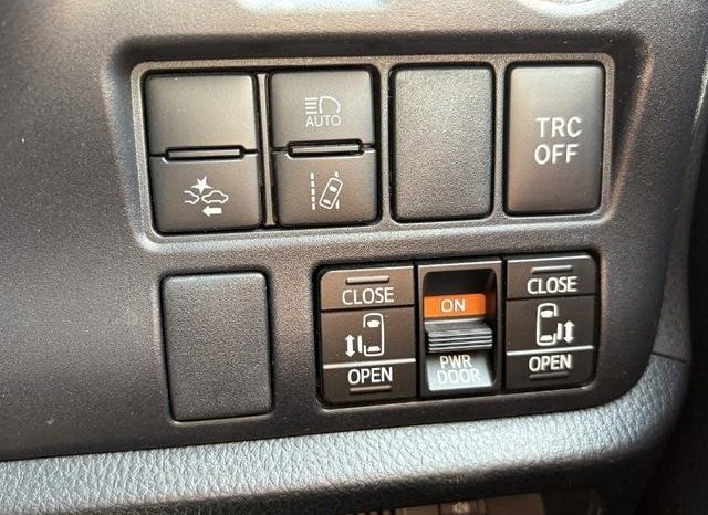 
								TOYOTA VOXY HYBRID ZS KIRAMEKI II full									