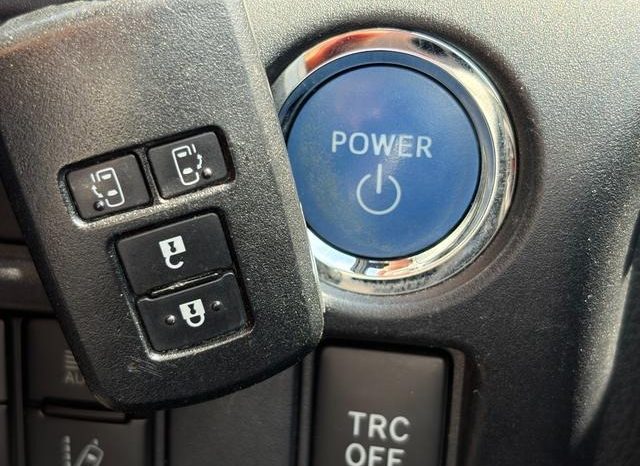 
								TOYOTA VOXY HYBRID ZS KIRAMEKI II full									