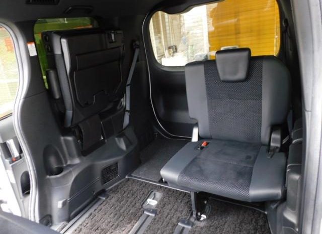 
								TOYOTA VOXY HYBRID ZS KIRAMEKI III full									
