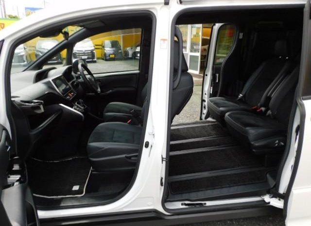 
								TOYOTA VOXY HYBRID ZS KIRAMEKI III full									
