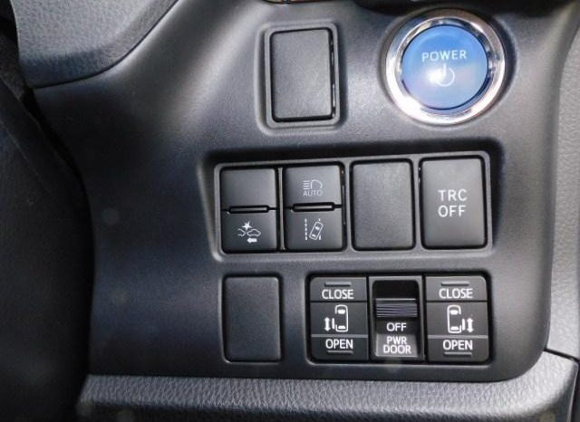 
								TOYOTA VOXY HYBRID ZS KIRAMEKI III full									