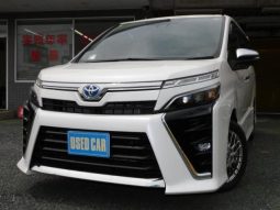TOYOTA VOXY HYBRID ZS KIRAMEKI III