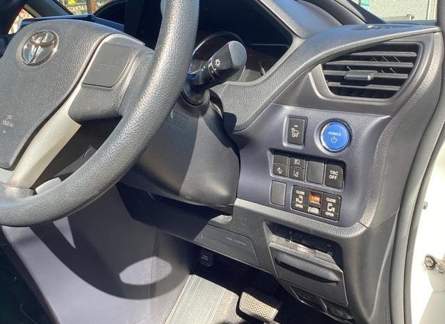 
								TOYOTA VOXY HYBRID X full									
