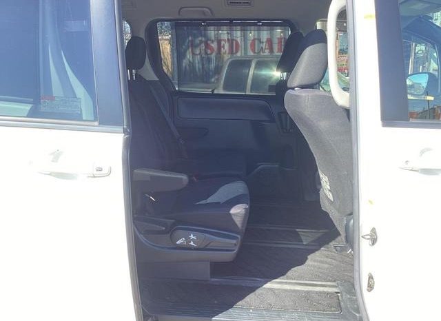
								TOYOTA VOXY HYBRID X full									
