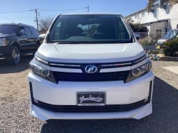 TOYOTA VOXY HYBRID X