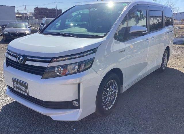 
								TOYOTA VOXY HYBRID X full									