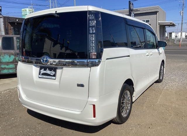 
								TOYOTA VOXY HYBRID X full									