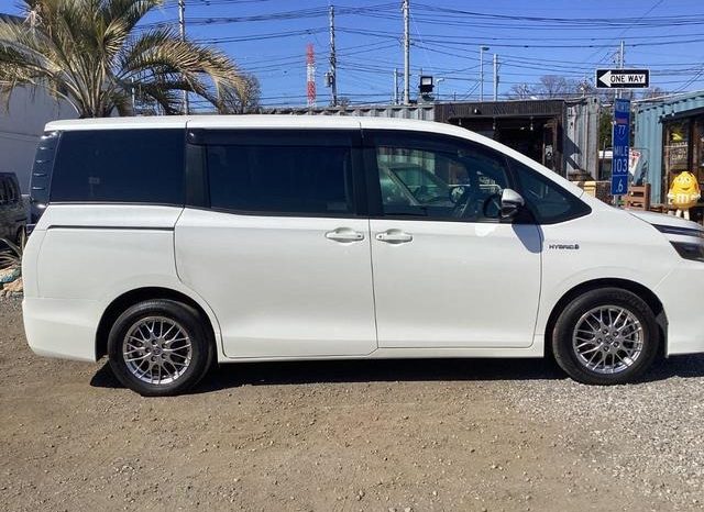 
								TOYOTA VOXY HYBRID X full									