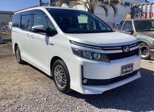 
								TOYOTA VOXY HYBRID X full									