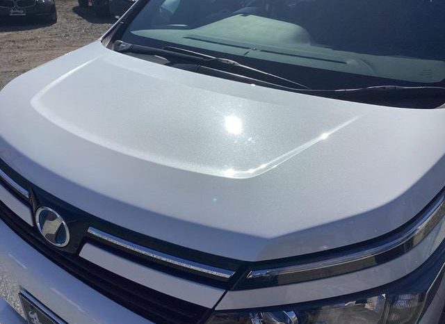 
								TOYOTA VOXY HYBRID X full									