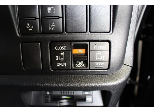 
								TOYOTA NOAH SI full									
