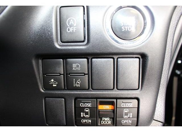 
								TOYOTA NOAH SI full									