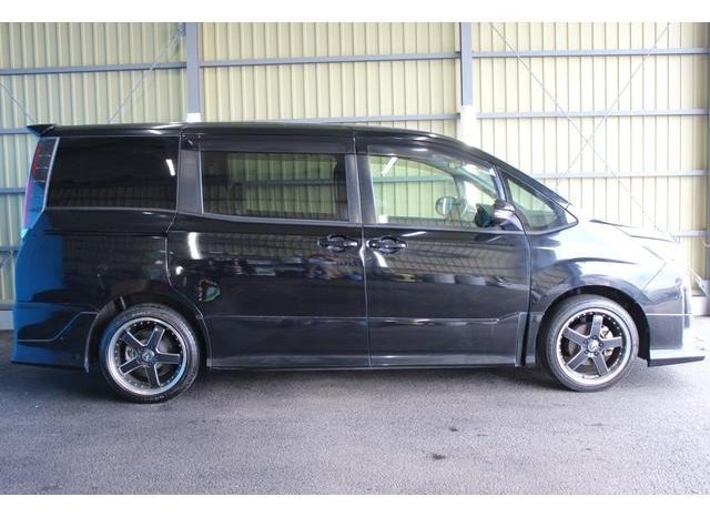 
								TOYOTA NOAH SI full									