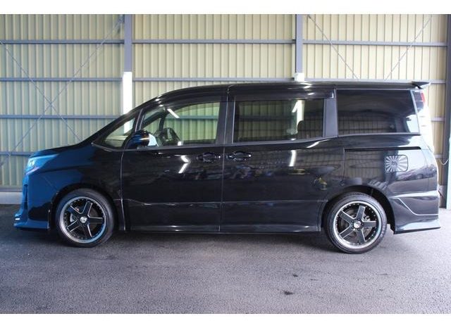 
								TOYOTA NOAH SI full									