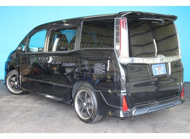 
								TOYOTA NOAH SI full									