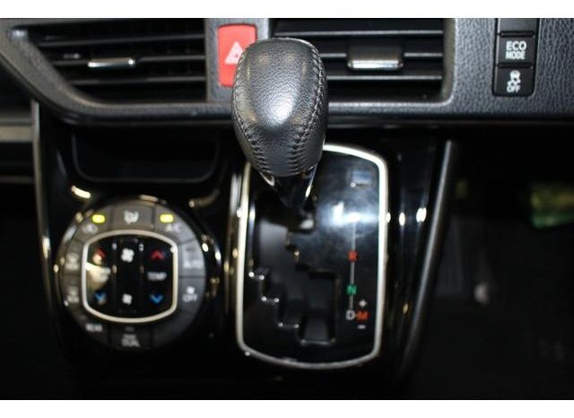 
								TOYOTA NOAH SI full									