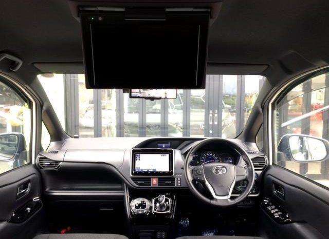 
								TOYOTA VOXY HYBRID V full									