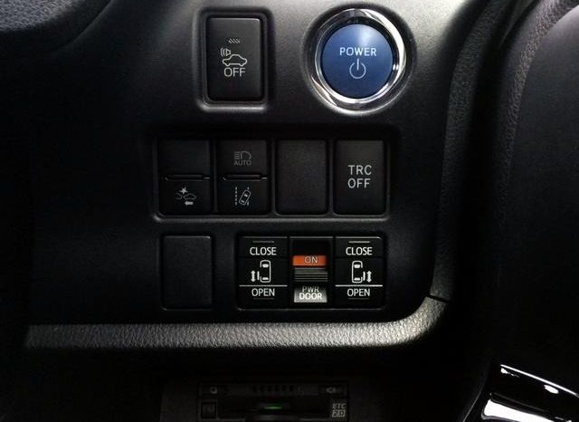 
								TOYOTA VOXY HYBRID V full									