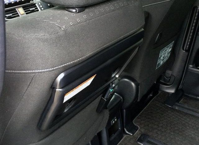 
								TOYOTA VOXY HYBRID V full									