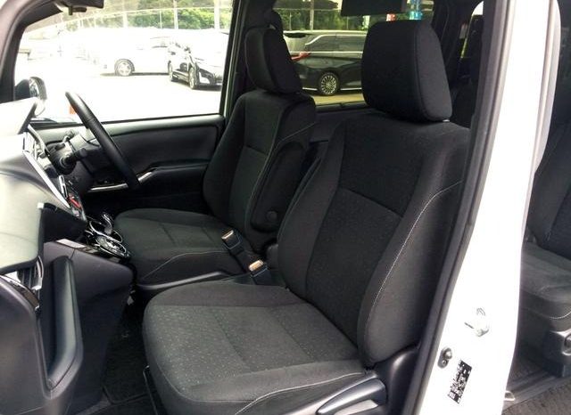 
								TOYOTA VOXY HYBRID V full									