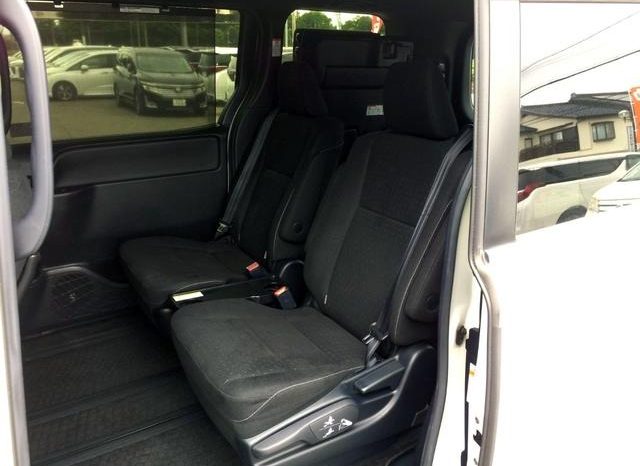 
								TOYOTA VOXY HYBRID V full									