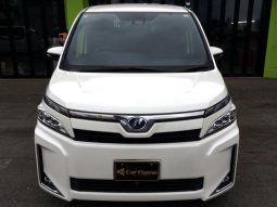 TOYOTA VOXY HYBRID V