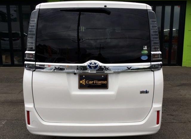
								TOYOTA VOXY HYBRID V full									