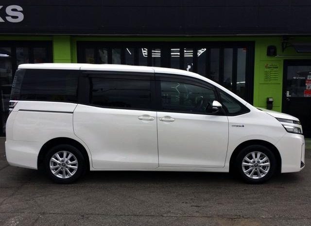 
								TOYOTA VOXY HYBRID V full									