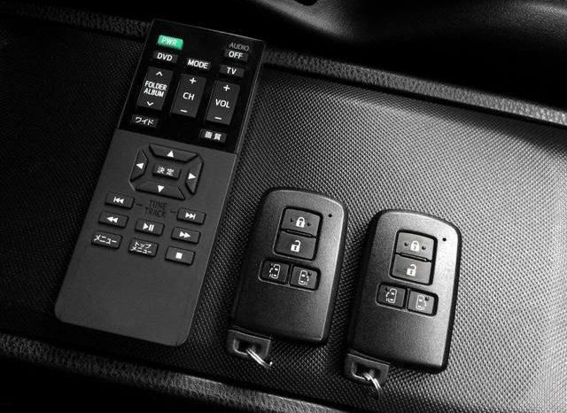 
								TOYOTA VOXY HYBRID V full									