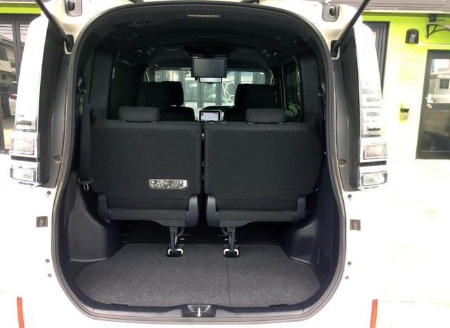 
								TOYOTA VOXY HYBRID V full									