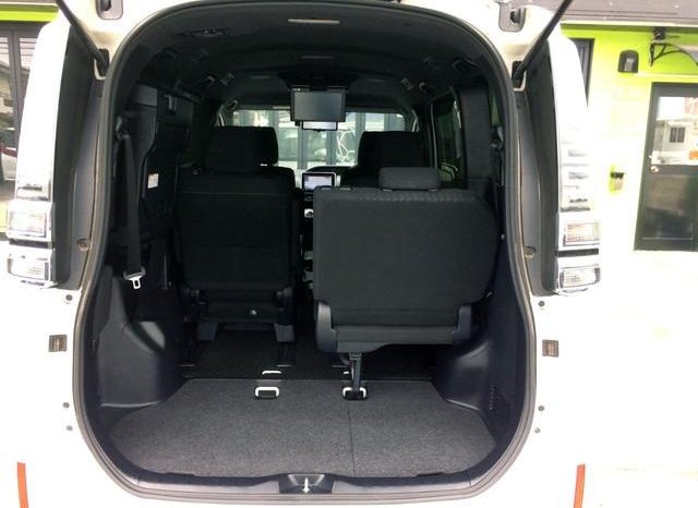 
								TOYOTA VOXY HYBRID V full									