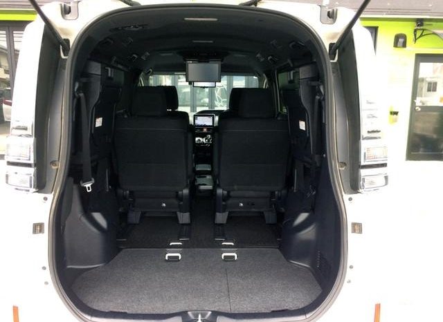 
								TOYOTA VOXY HYBRID V full									