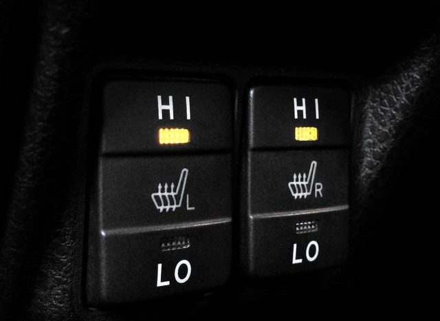 
								TOYOTA VOXY HYBRID ZS full									