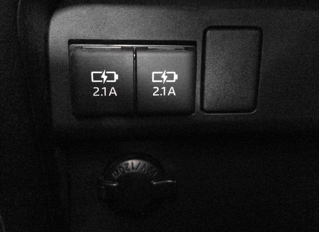 
								TOYOTA VOXY HYBRID ZS full									