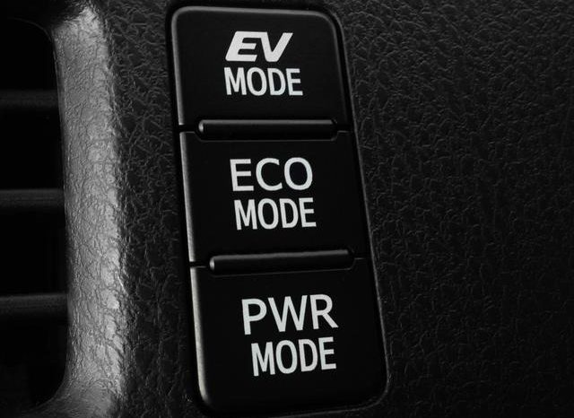 
								TOYOTA VOXY HYBRID ZS full									
