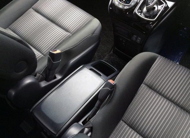 
								TOYOTA VOXY HYBRID ZS full									