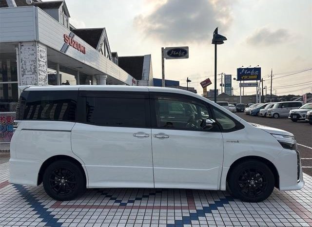
								TOYOTA VOXY HYBRID ZS KIRAMEKI II full									