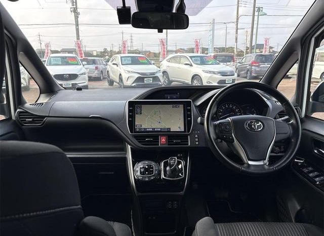 
								TOYOTA VOXY HYBRID ZS KIRAMEKI II full									