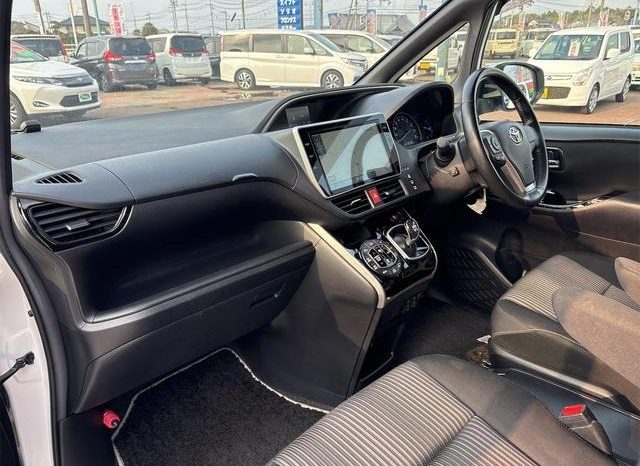 
								TOYOTA VOXY HYBRID ZS KIRAMEKI II full									