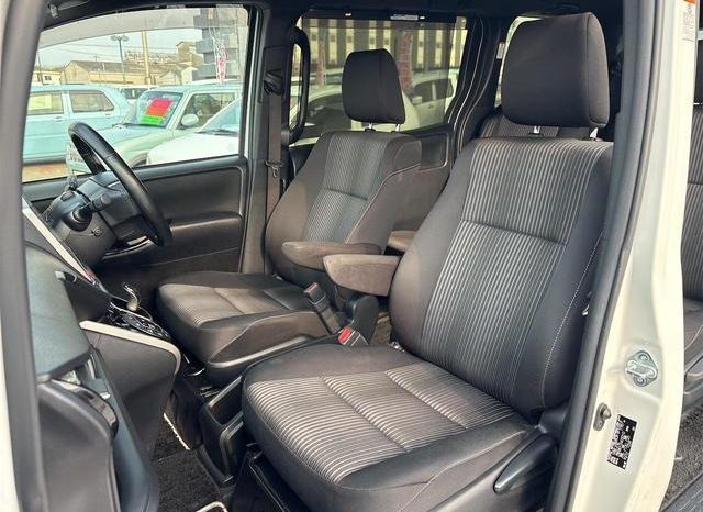 
								TOYOTA VOXY HYBRID ZS KIRAMEKI II full									