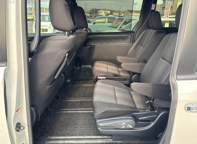 
								TOYOTA VOXY HYBRID ZS KIRAMEKI II full									