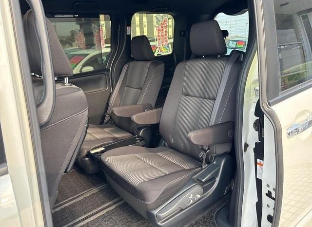 
								TOYOTA VOXY HYBRID ZS KIRAMEKI II full									