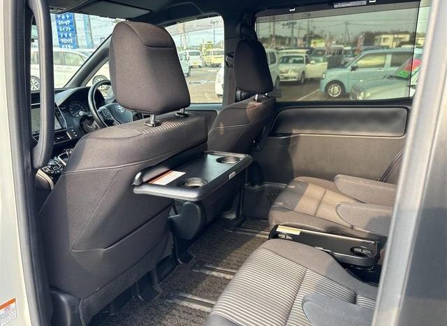 
								TOYOTA VOXY HYBRID ZS KIRAMEKI II full									