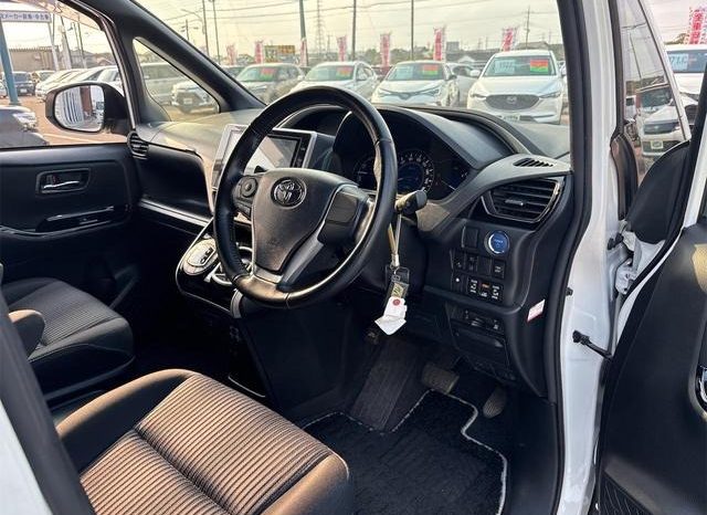 
								TOYOTA VOXY HYBRID ZS KIRAMEKI II full									