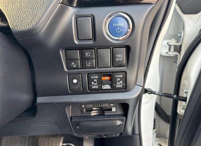 
								TOYOTA VOXY HYBRID ZS KIRAMEKI II full									