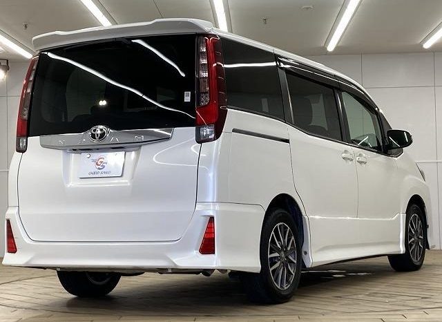 
								TOYOTA NOAH SI full									