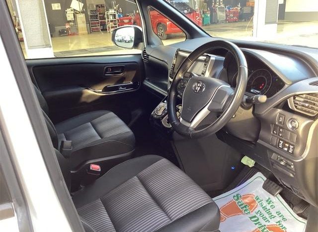 
								TOYOTA NOAH SI full									