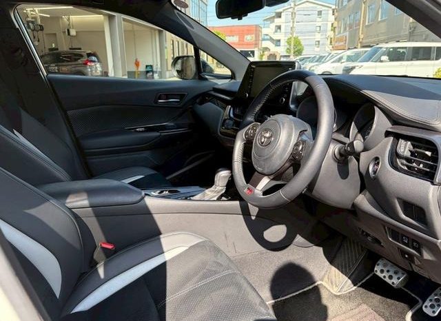 
								TOYOTA C-HR S GR SPORT full									